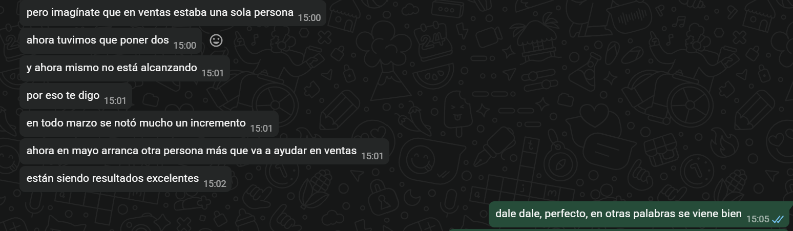 Captura de chat de WhatsApp con feedback positivo de Olvios Digital sobre el incremento de ventas